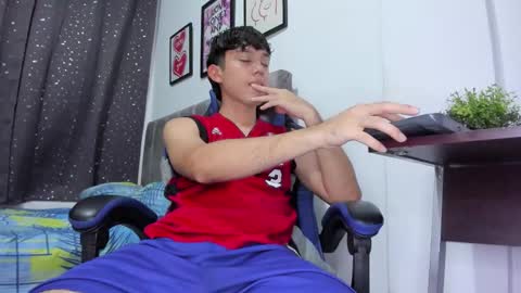 the_skinnyguys online show from December 1, 10:41 pm