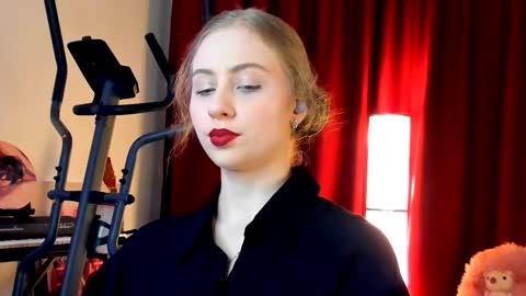 Ally    STREAMING ON TWITCH NOW Check my Twitter for updates online show from September 26, 1:46 am