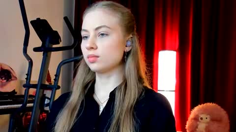 Ally    STREAMING ON TWITCH NOW Check my Twitter for updates online show from October 1, 1:27 am