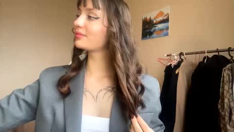 Snapshot of thebunnyalex chatting on September 30, 10:20 pm Alex online show from September 30, 10:20 pm