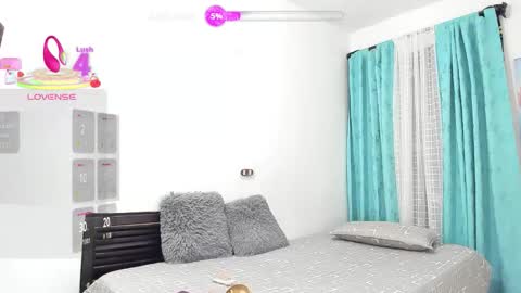 TheChicaNextDoor  online show from February 19, 11:26 pm