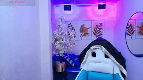 Snapshot of theia_moon_ chatting on October 20, 12:43 pm Theia online show from October 20, 12:43 pm