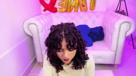 Snapshot of theia_moon_ chatting on February 18, 4:25 pm Theia online show from February 18, 4:25 pm