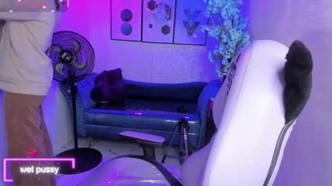 Snapshot of theia_moon_ chatting on September 29, 1:10 pm Theia online show from September 29, 1:10 pm