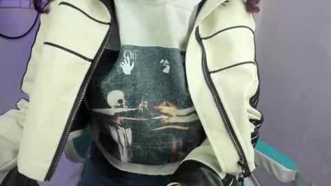 Snapshot of theia_moon_ chatting on October 13, 12:51 pm Theia online show from October 13, 12:51 pm