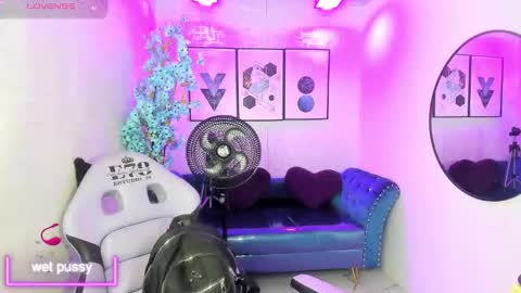 Snapshot of theia_moon_ chatting on October 6, 12:34 pm Theia online show from October 6, 12:34 pm