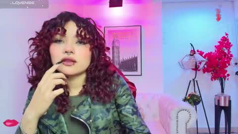 Snapshot of theia_moon_ chatting on September 28, 1:09 pm Theia online show from September 28, 1:09 pm