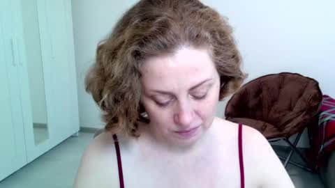 Snapshot of theladysblush chatting on January 17, 8:45 am Ella online show from January 17, 8:45 am