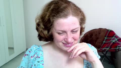 Snapshot of theladysblush chatting on January 25, 8:00 am Ella online show from January 25, 8:00 am