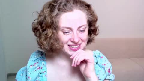 Snapshot of theladysblush chatting on March 5, 7:17 pm Ella online show from March 5, 7:17 pm