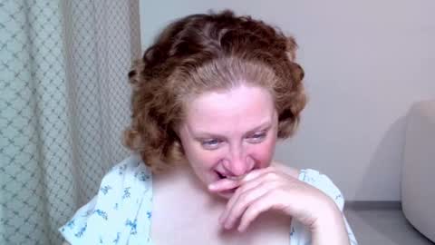 Snapshot of theladysblush chatting on October 12, 6:06 am Ella online show from October 12, 6:06 am