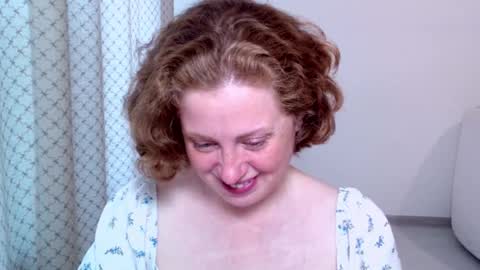 Snapshot of theladysblush chatting on October 9, 8:31 am Ella online show from October 9, 8:31 am