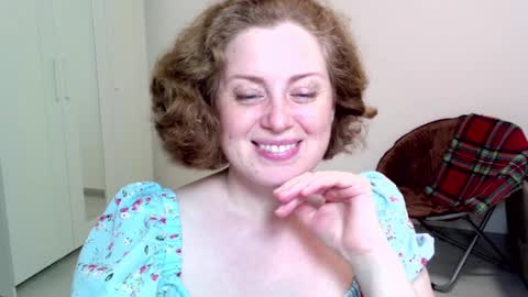 Snapshot of theladysblush chatting on February 1, 12:51 am Ella online show from February 1, 12:51 am
