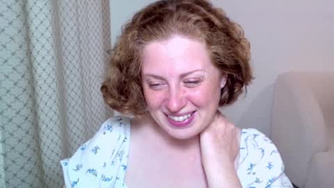 Snapshot of theladysblush chatting on September 21, 7:34 am Ella online show from September 21, 7:34 am