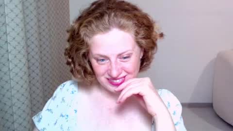 Snapshot of theladysblush chatting on October 18, 6:01 pm Ella online show from October 18, 6:01 pm