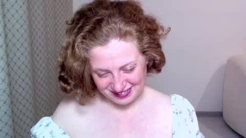Snapshot of theladysblush chatting on October 19, 6:34 pm Ella online show from October 19, 6:34 pm
