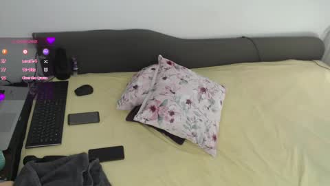 Snapshot of thelisteninglady chatting on February 6, 12:37 pm Alice - online show from February 6, 12:37 pm