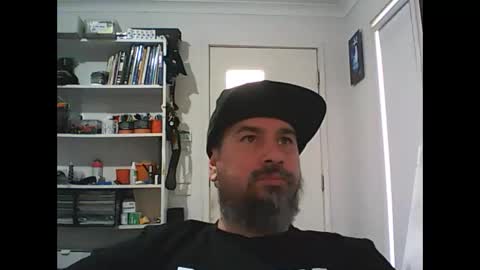 Snapshot of theozbeardguy chatting on October 16, 1:49 am aussiebeard online show from October 16, 1:49 am