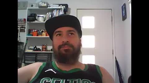 Snapshot of theozbeardguy chatting on January 19, 2:15 am aussiebeard online show from January 19, 2:15 am