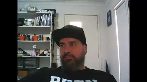 Snapshot of theozbeardguy chatting on December 27, 3:42 am aussiebeard online show from December 27, 3:42 am