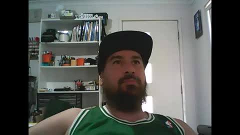 Snapshot of theozbeardguy chatting on February 12, 1:19 am aussiebeard online show from February 12, 1:19 am