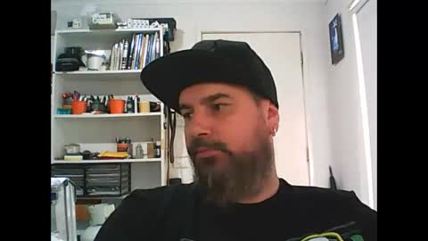 Snapshot of theozbeardguy chatting on December 18, 12:43 am aussiebeard online show from December 18, 12:43 am
