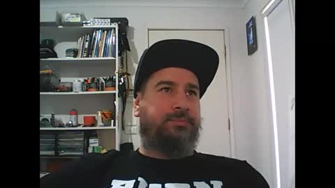 Snapshot of theozbeardguy chatting on September 29, 1:37 am aussiebeard online show from September 29, 1:37 am