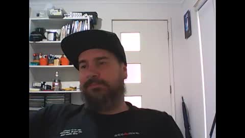 Snapshot of theozbeardguy chatting on January 6, 3:31 am aussiebeard online show from January 6, 3:31 am