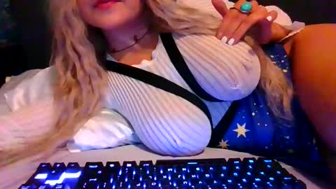 Snapshot of thepeachprincess chatting on September 12, 5:15 pm the peach princess online show from September 12, 5:15 pm