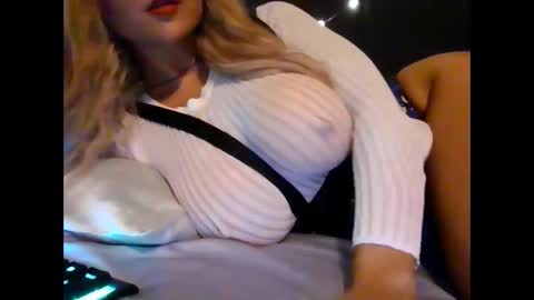 Snapshot of thepeachprincess chatting on March 3, 7:39 pm the peach princess online show from March 3, 7:39 pm