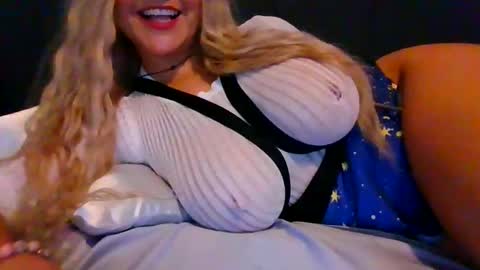 Snapshot of thepeachprincess chatting on September 19, 7:17 pm the peach princess online show from September 19, 7:17 pm