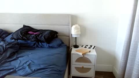 Yoshi online show from February 25, 7:50 pm