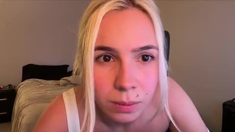 Leeloo and Corben and Ash sometimes online show from January 24, 4:37 am