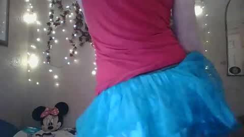 Snapshot of thesillymillie chatting on March 12, 6:43 pm sillymillie0 online show from March 12, 6:43 pm