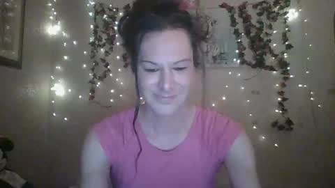Snapshot of thesillymillie chatting on December 10, 9:43 pm sillymillie0 online show from December 10, 9:43 pm