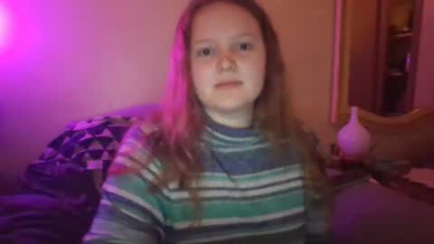 thestrawberrycreme online show from December 20, 5:18 pm