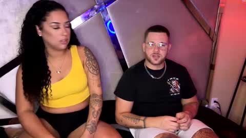 Snapshot of theviberoom chatting on September 25, 1:45 am The Vibe Room online show from September 25, 1:45 am