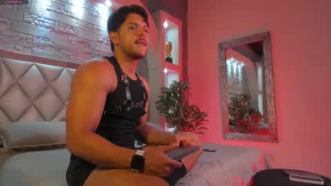 Snapshot of thiago_mercer chatting on October 2, 11:53 am Thiago online show from October 2, 11:53 am