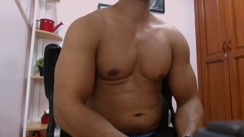 Snapshot of thiago_summers chatting on December 30, 6:16 pm Thiago Summers online show from December 30, 6:16 pm