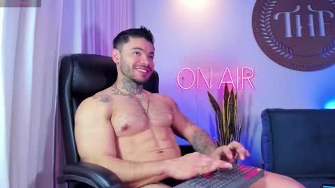 Snapshot of thiagoferrari1 chatting on October 20, 10:48 pm thiago online show from October 20, 10:48 pm