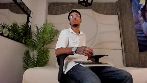Snapshot of thiagoferreti_ chatting on October 11, 3:44 am ThiagoFerreti online show from October 11, 3:44 am