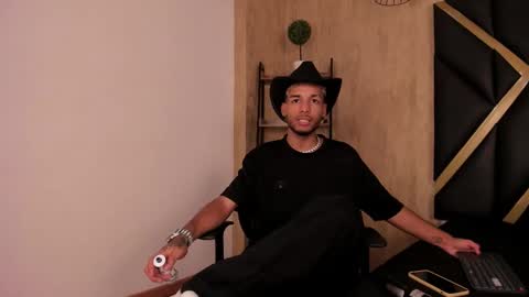 Snapshot of thiagoferreti_ chatting on September 19, 4:38 am ThiagoFerreti online show from September 19, 4:38 am