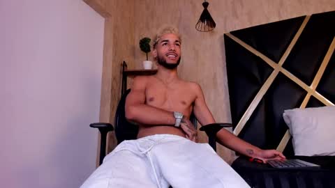Snapshot of thiagoferreti_ chatting on September 24, 3:46 am ThiagoFerreti online show from September 24, 3:46 am