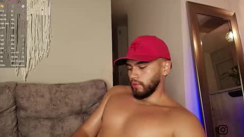 Snapshot of thiagohunk chatting on September 9, 5:18 am THIAGO online show from September 9, 5:18 am