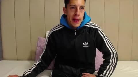 Thiago   online show from March 10, 9:40 pm