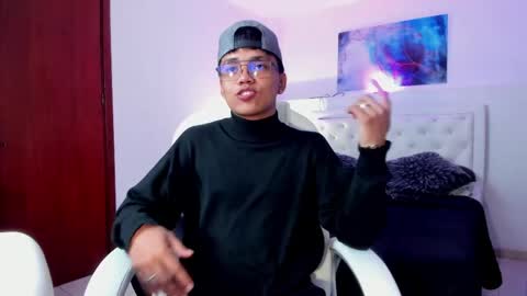 Thiago online show from April 29, 11:53 pm