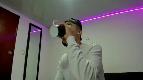 Thiago Wells online show from February 23, 3:45 am