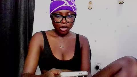 Snapshot of thick_ebonie chatting on October 12, 9:38 pm Jenny online show from October 12, 9:38 pm