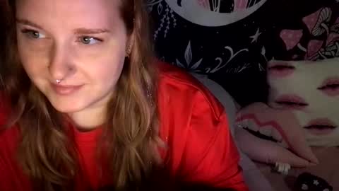 Snapshot of thickgingergoddess chatting on October 10, 3:23 am Ariel online show from October 10, 3:23 am