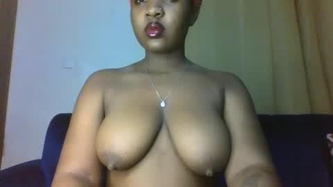 Snapshot of thickyannah2 chatting on October 7, 2:07 am thickyannah online show from October 7, 2:07 am